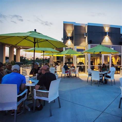 Mo’z Restaurant And Grill .